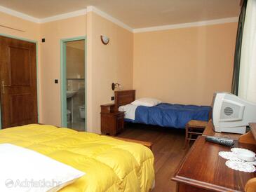 Bedroom Rabac, Bedroom in the room, dostupna klima i WIFI.