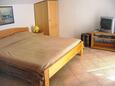 Spavaća soba 3 Klenovica, Spavaća soba 3 u smještaju tipa apartment, dostupna klima i WiFi.