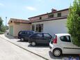 Duga Luka (Prtlog), Labin, Parking lot 3025 - Apartments by the sea.