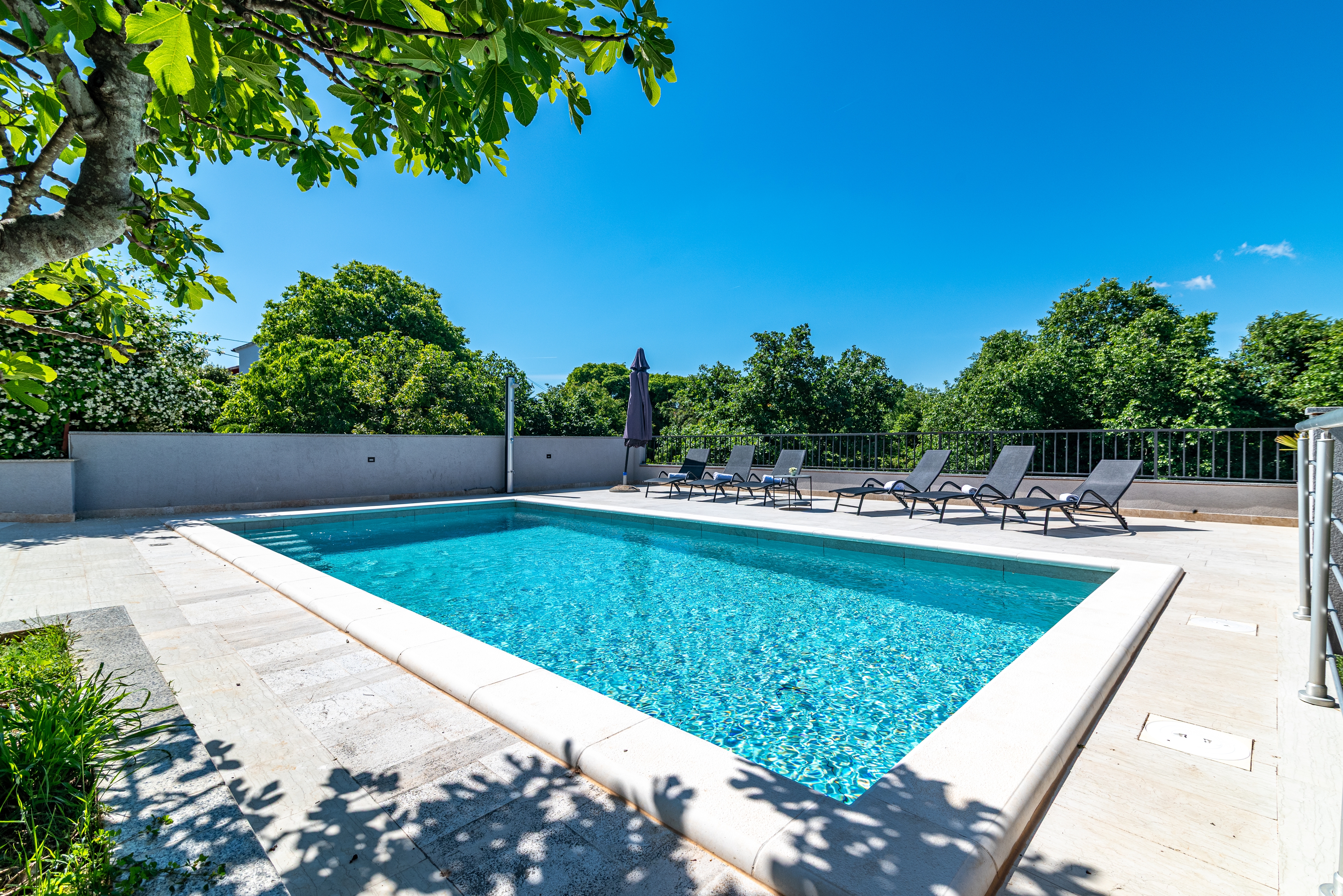 Comfortable and spacious house with terrace Krnica, Marčana (K-3029)