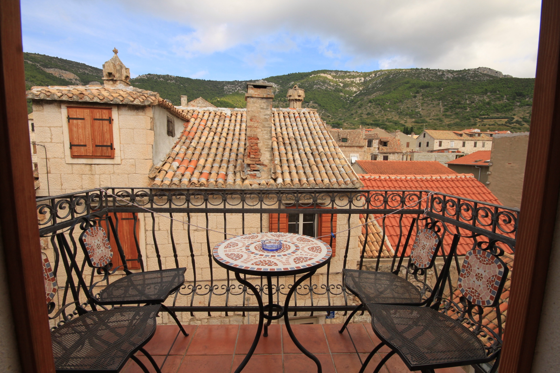 One bedroom apartment near beach Komiža, Vis (A-3035-a) One bedroom apartment near beach Komiža, Vis (A-3035-a)