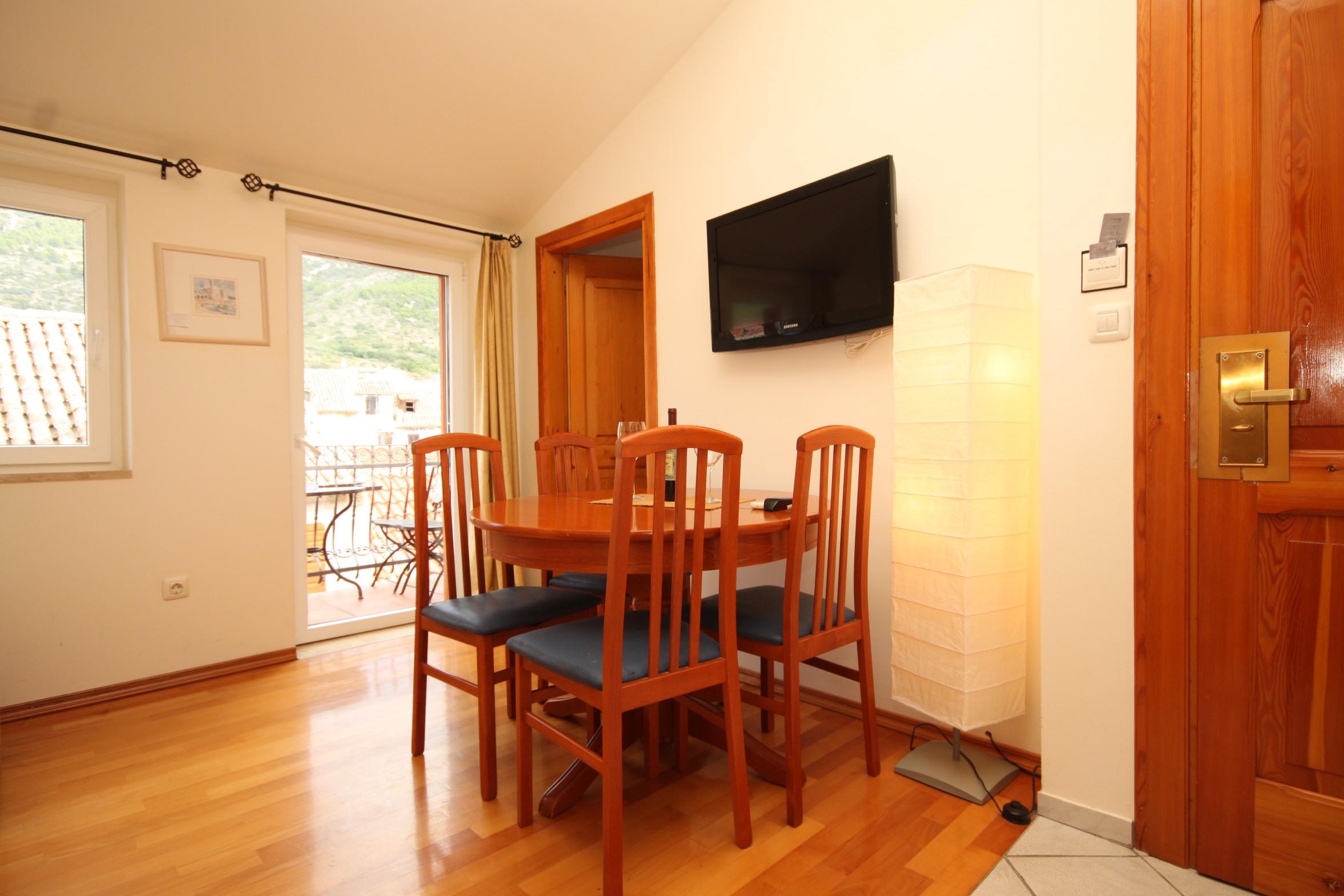 One bedroom apartment near beach Komiža, Vis (A-3035-a) One bedroom apartment near beach Komiža, Vis (A-3035-a)