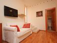 Living room Komiža, Living room in the studio-apartment, (pet friendly) and WiFi.