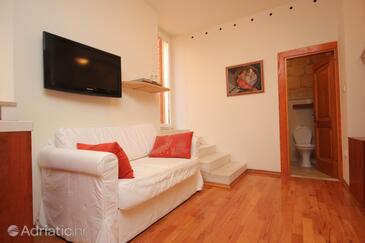 Komiža, Living room in the studio-apartment, (pet friendly) and WiFi.