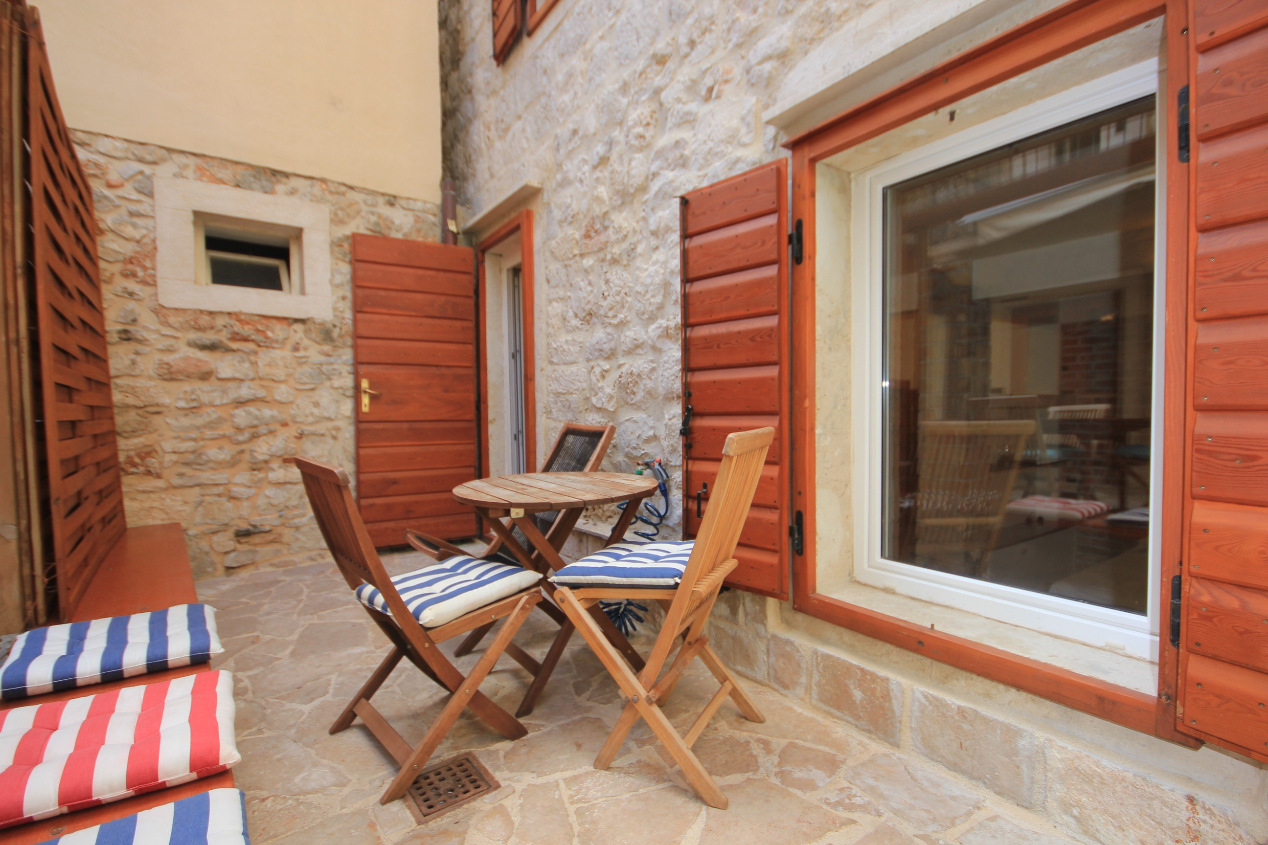 Studio flat near beach Komiža, Vis  AS-f