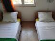 Bedroom 2 Milna, Bedroom 2 in the apartment, WiFi.