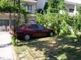 Duće, Omiš, Parkolóhely 3063 - Szobák a tenger közelében homokos stranddal.