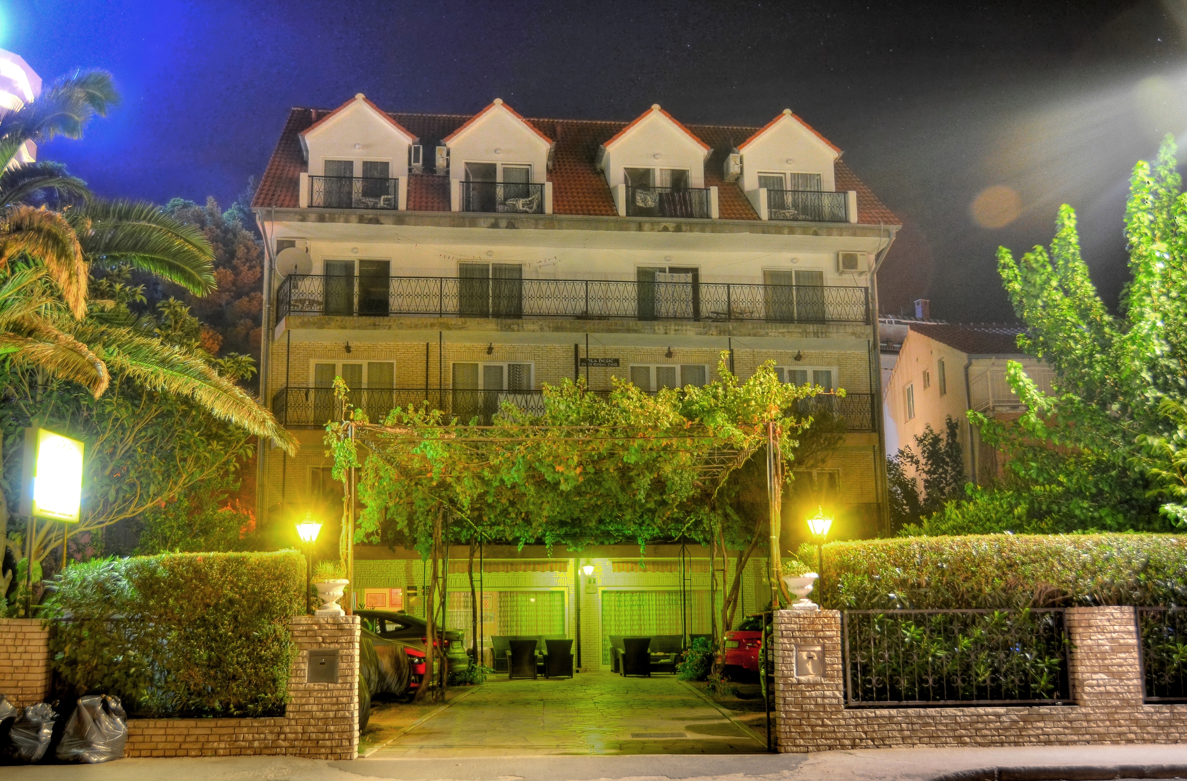 Room near beach Duće, Omiš (S-3063-t) Room near beach Duće, Omiš (S-3063-t)