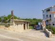 Parking lot Potočnica, Pag, Parking lot 3075 - Apartments near sea with pebble beach.