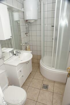 Bathroom Seget Vranjica, Bathroom in the studio-apartment, WIFI.