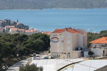 Property Seget Vranjica, Trogir, Property 3079 - Apartments and Rooms with pebble beach.