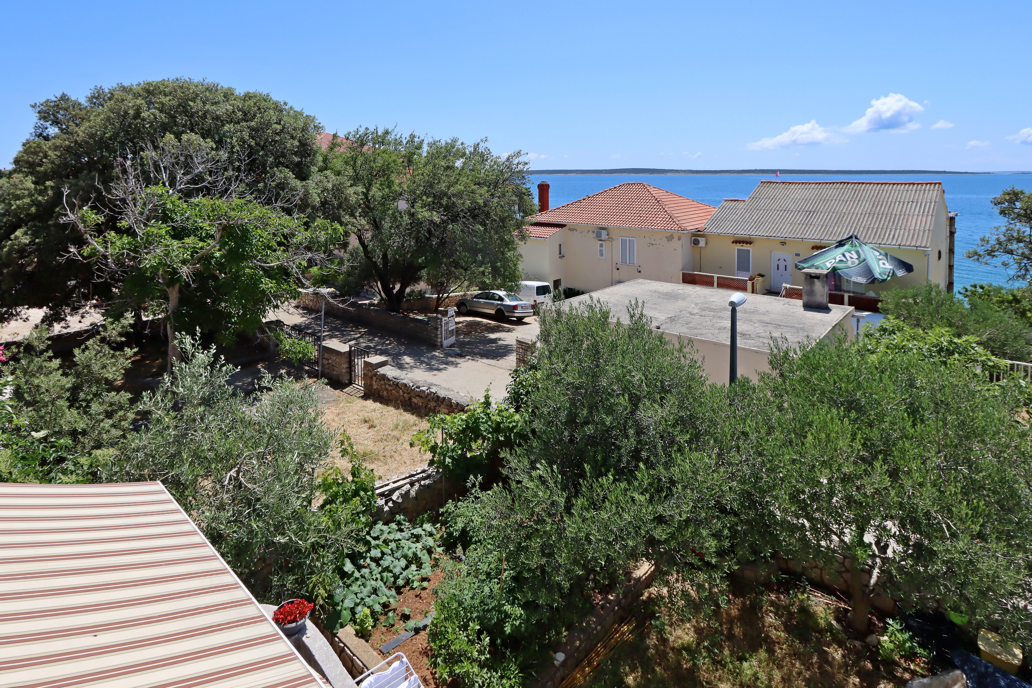 Two bedroom apartment with terrace and sea view Mandre, Pag  A-a