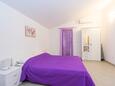 Bedroom Mandre, Bedroom in the studio-apartment, air condition available and WiFi.
