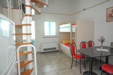 Caska, Comedor in the apartment, air condition available y WiFi.