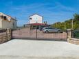 Caska, Pag, Parkeerplaats 3085 - Appartementen with pebble beach.