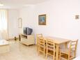 Vinjerac, Comedor in the studio-apartment, air condition available y WiFi.