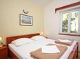 Rogoznica, Bedroom in the apartment, (pet friendly) and WiFi.