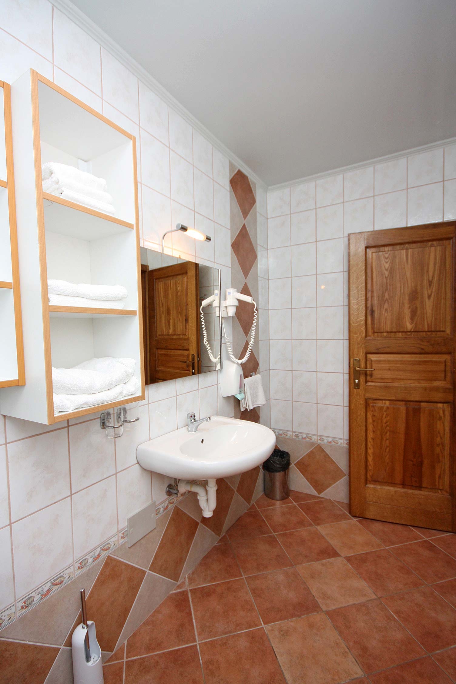 One bedroom apartment near beach Rogoznica  A-d