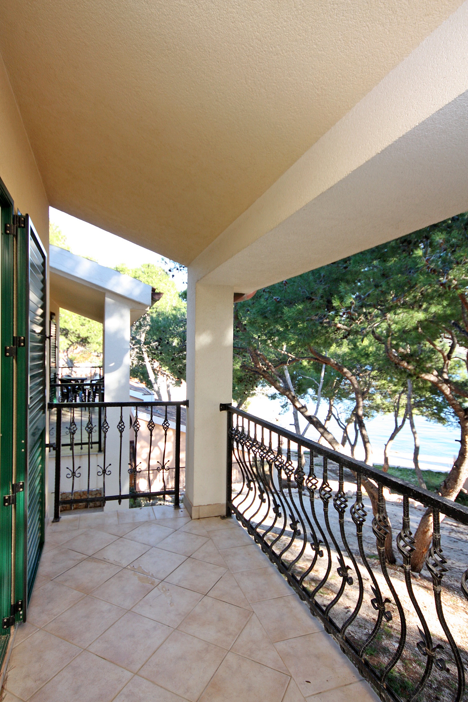 One bedroom apartment near beach Rogoznica  A-d