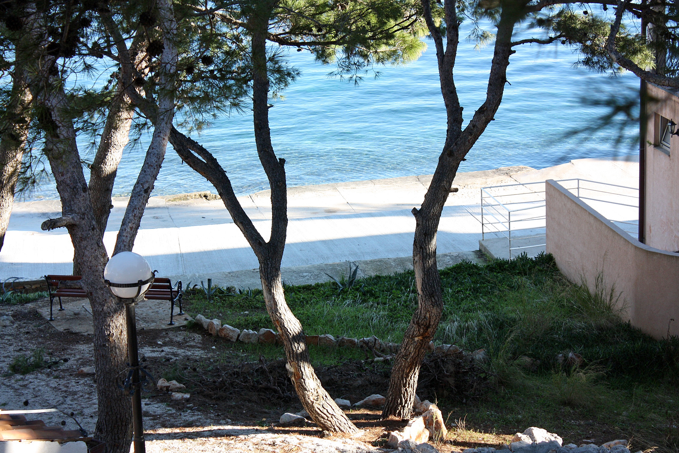 One bedroom apartment near beach Rogoznica  A-d