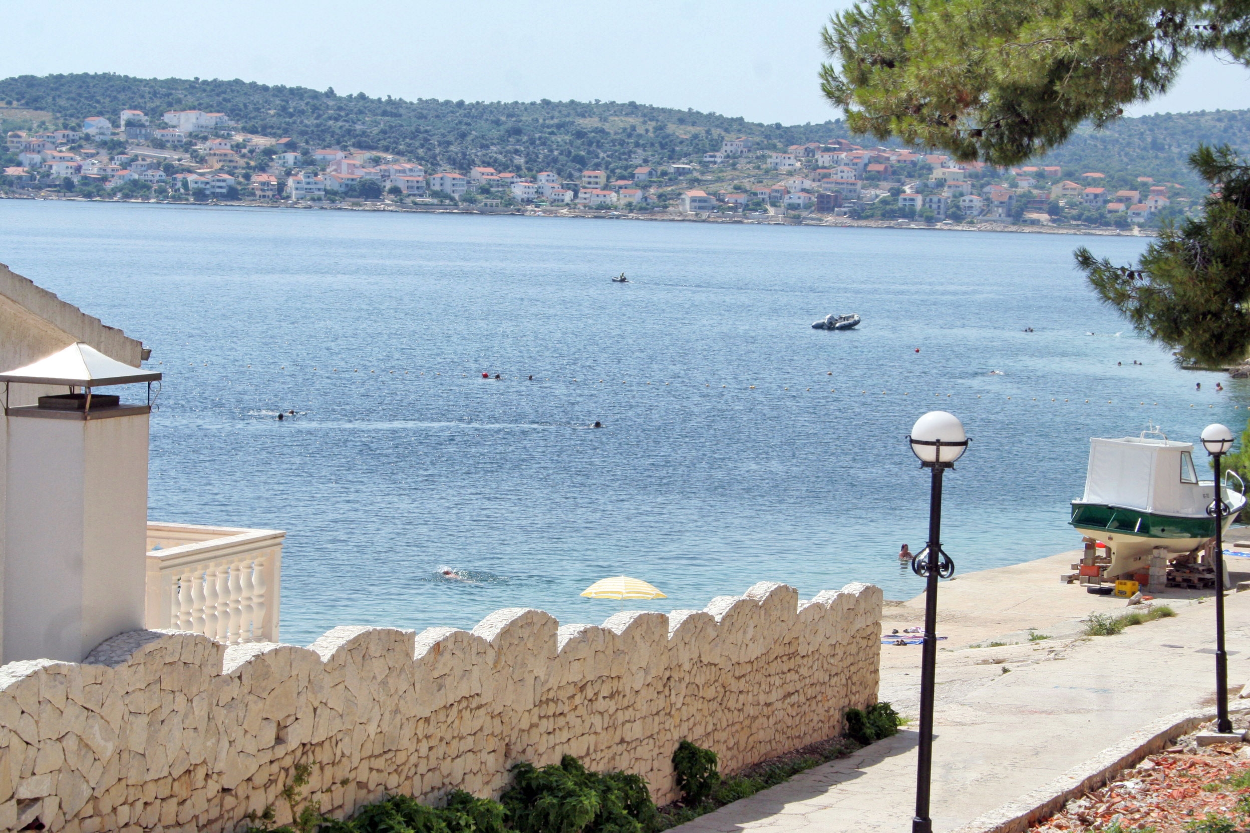 Two bedroom apartment near beach Rogoznica (A-3097-a)