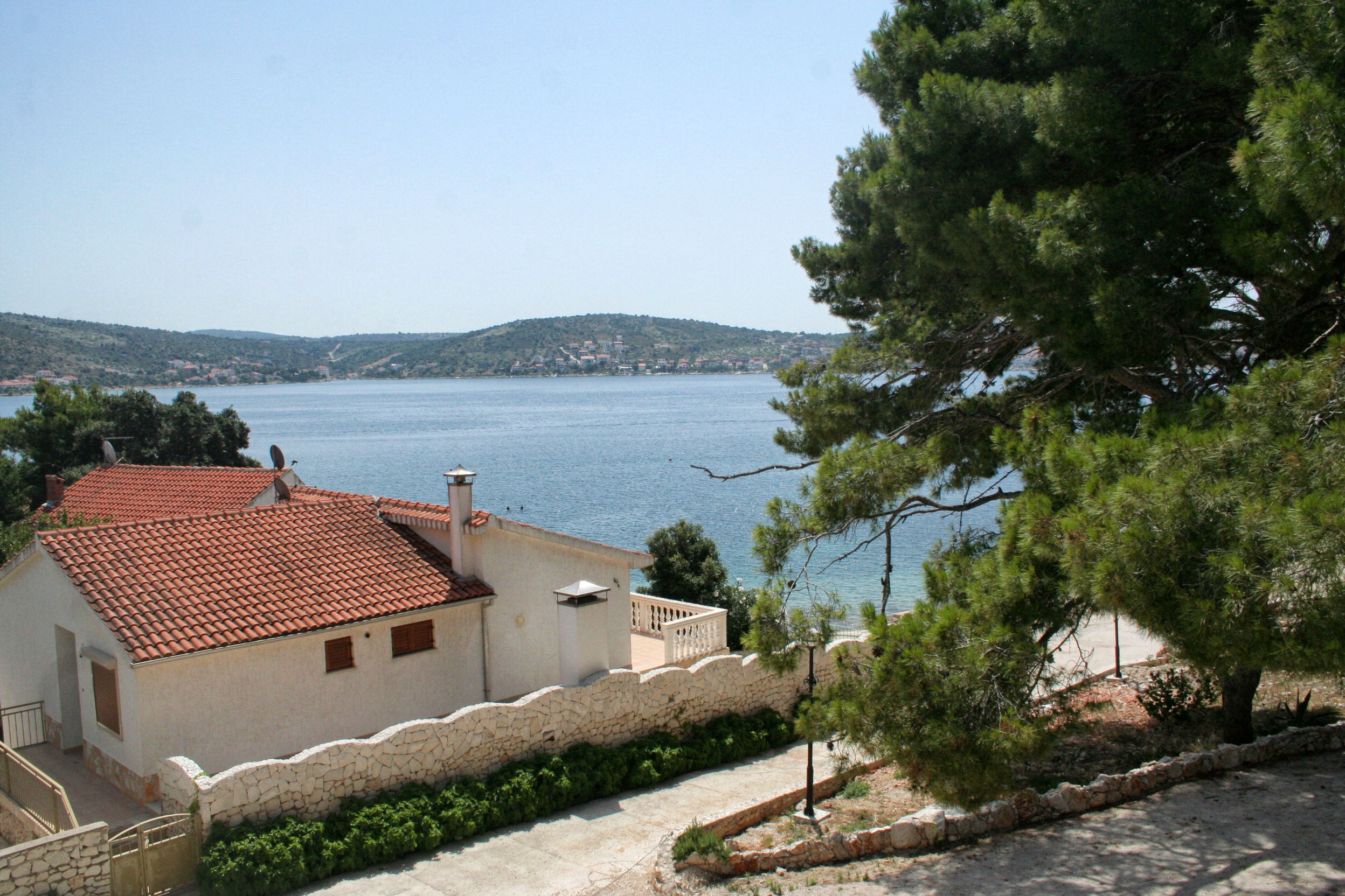Two bedroom apartment near beach Rogoznica  A-b