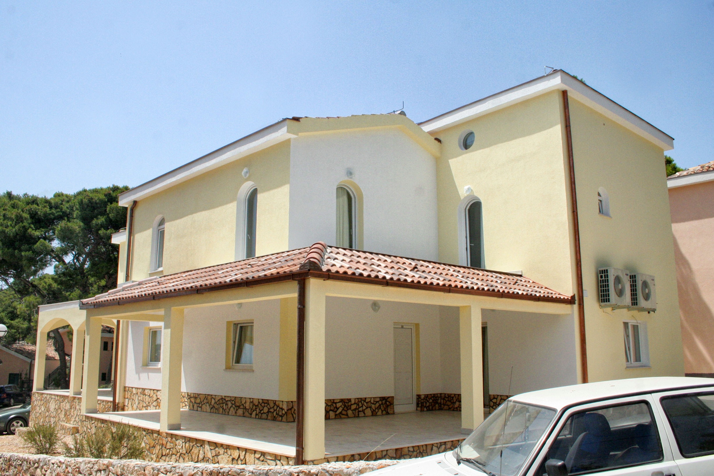 Room near beach Rogoznica (S-3097-b) Room near beach Rogoznica (S-3097-b)