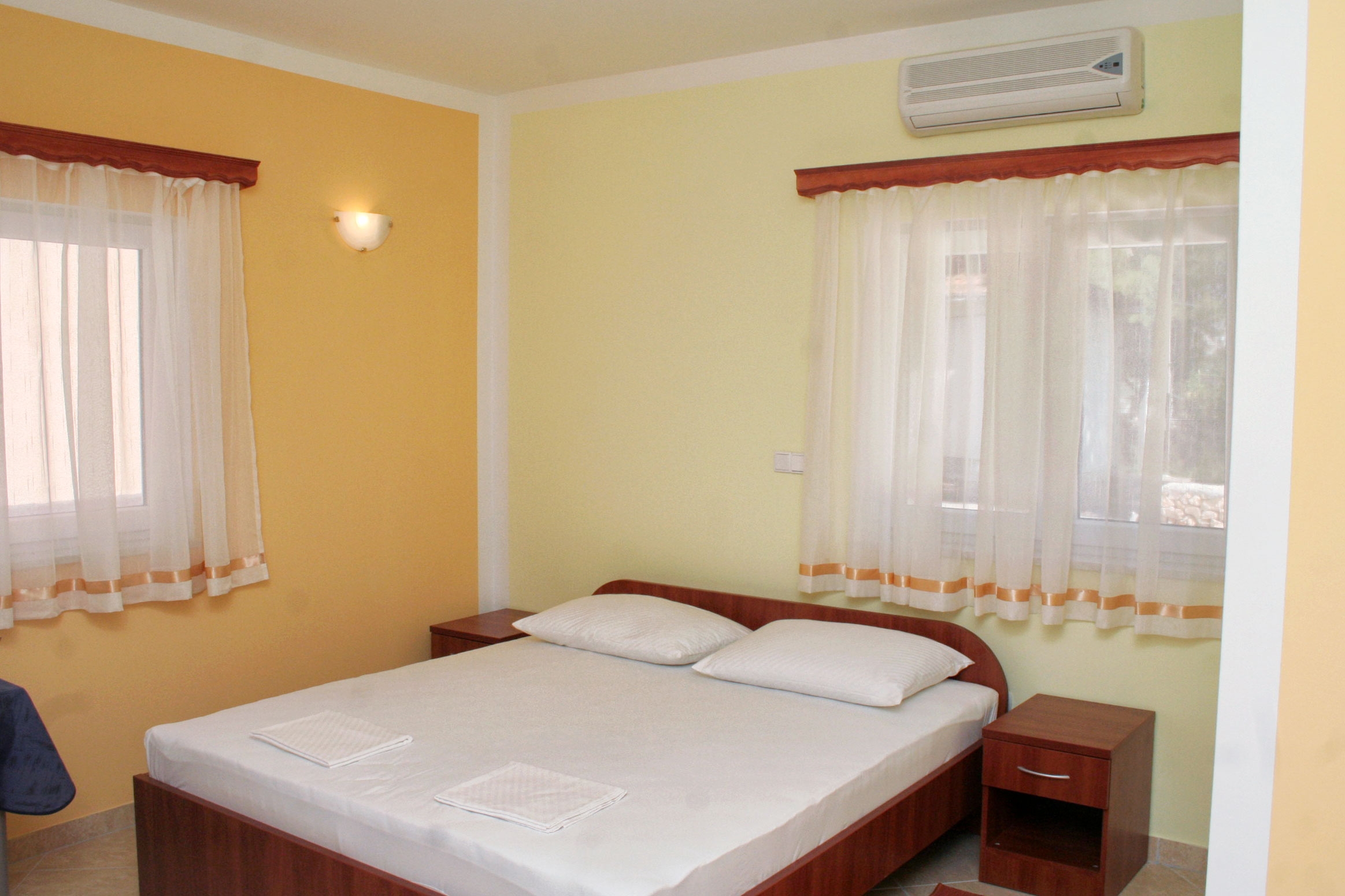 Room near beach Rogoznica (S-3097-a)