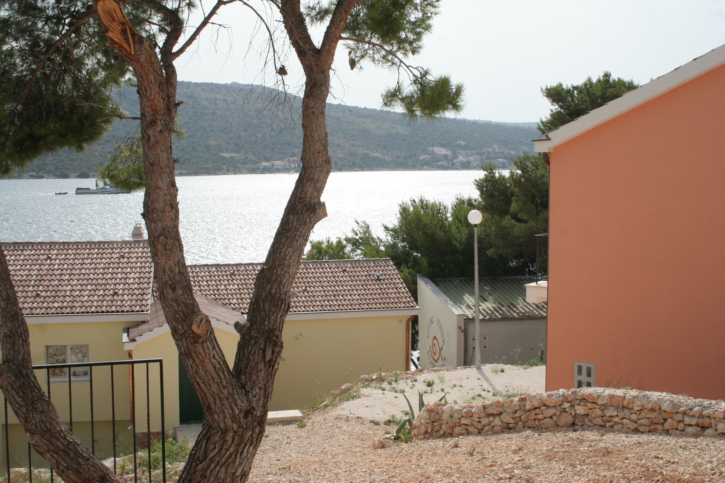 Two bedroom apartment near beach Rogoznica (A-3098-a)