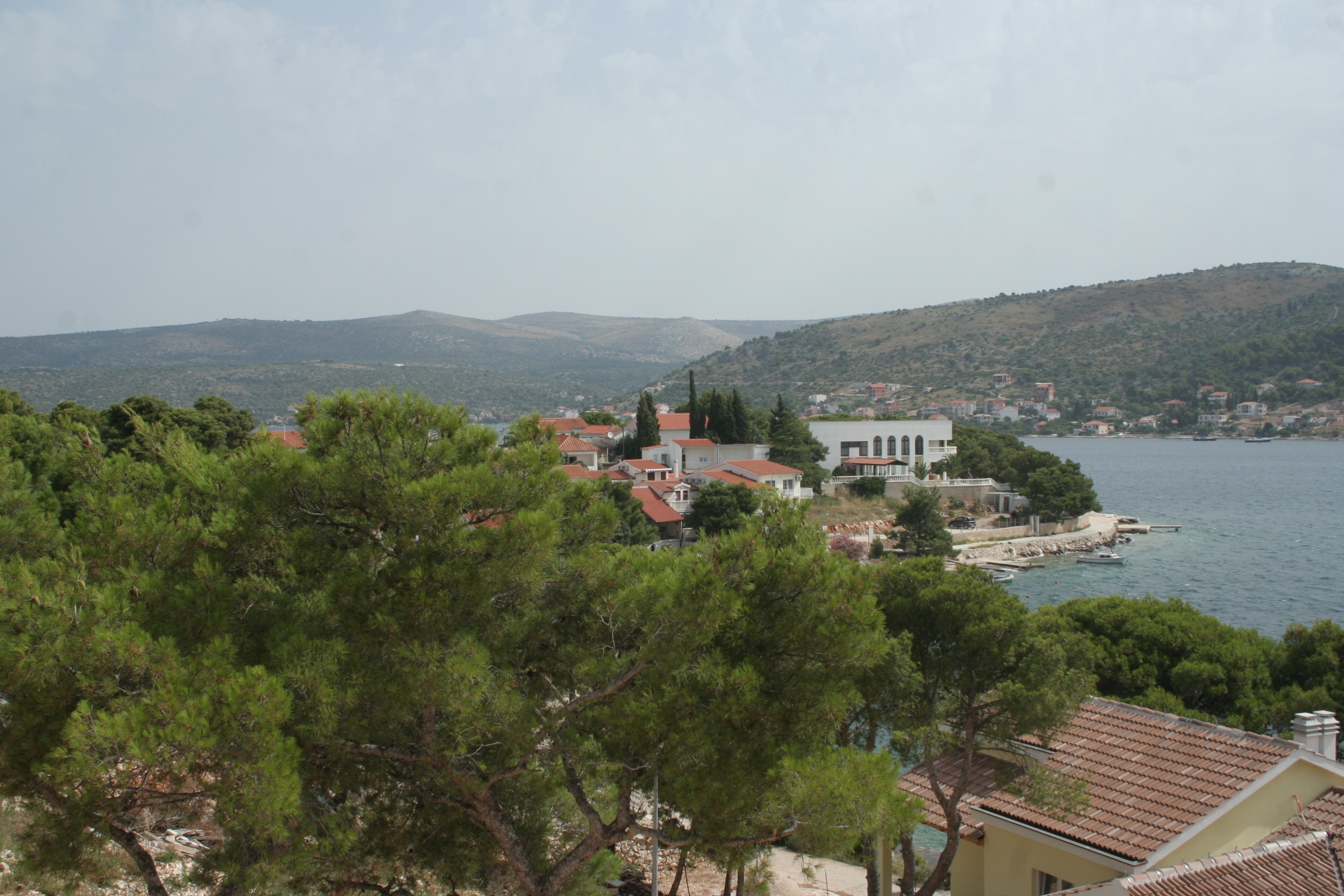 Two bedroom apartment near beach Rogoznica (A-3098-c)