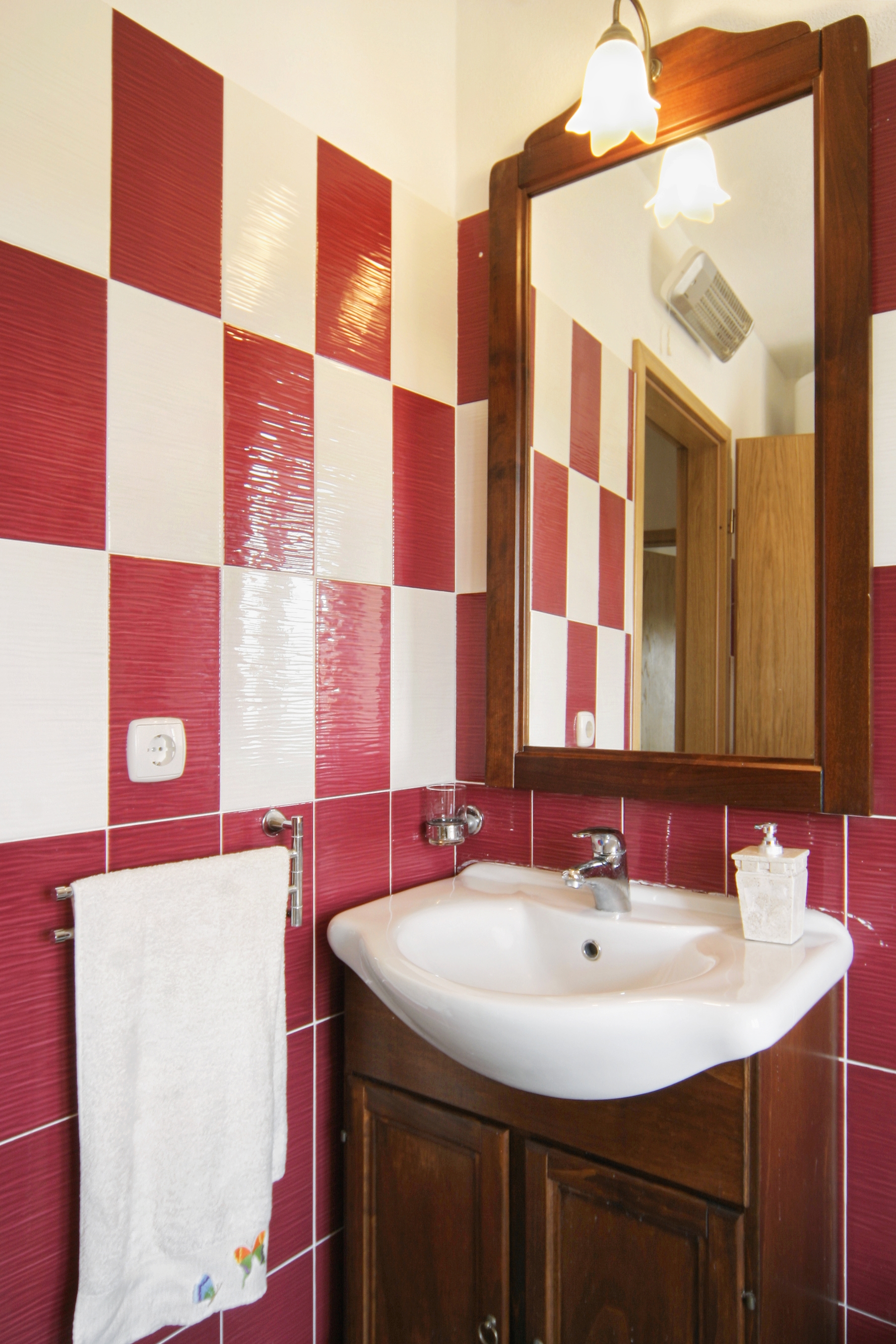 Three bedroom house with terrace and sea view Milna, Brač  K