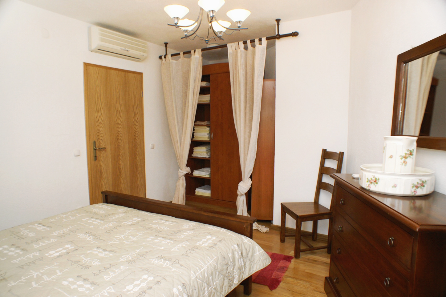 Three bedroom house with terrace and sea view Milna, Brač  K