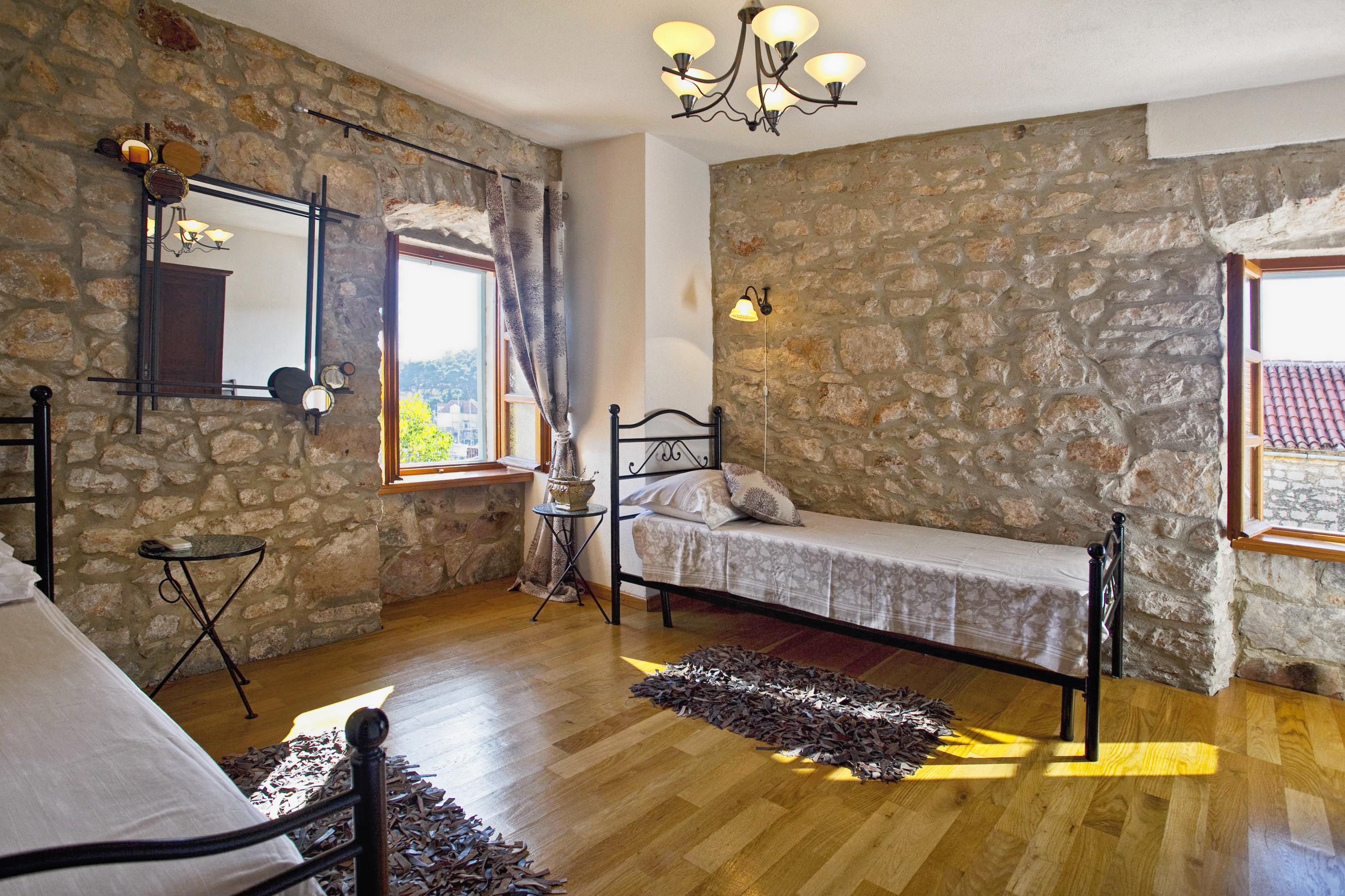 Three bedroom house with terrace and sea view Milna, Brač  K