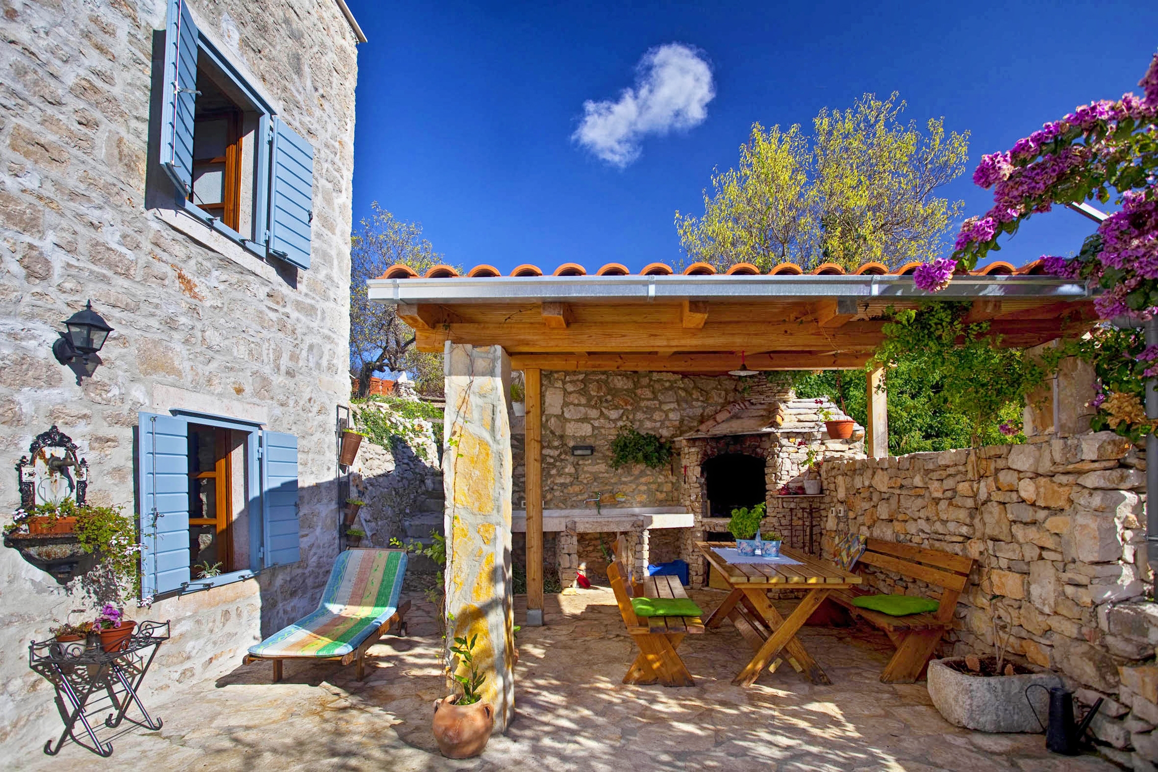 Three bedroom house with terrace and sea view Milna, Brač  K