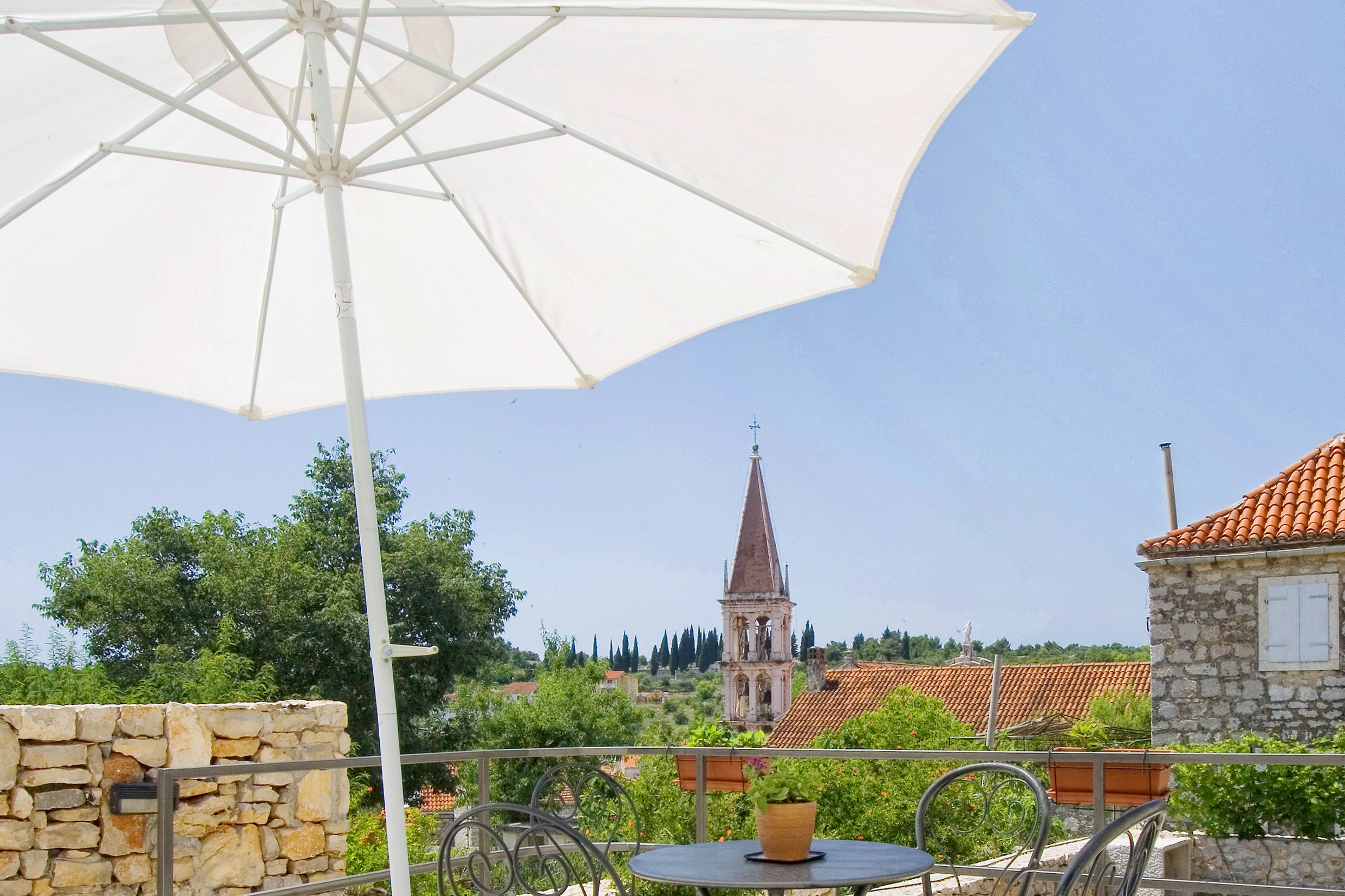 Three bedroom house with terrace and sea view Milna, Brač  K