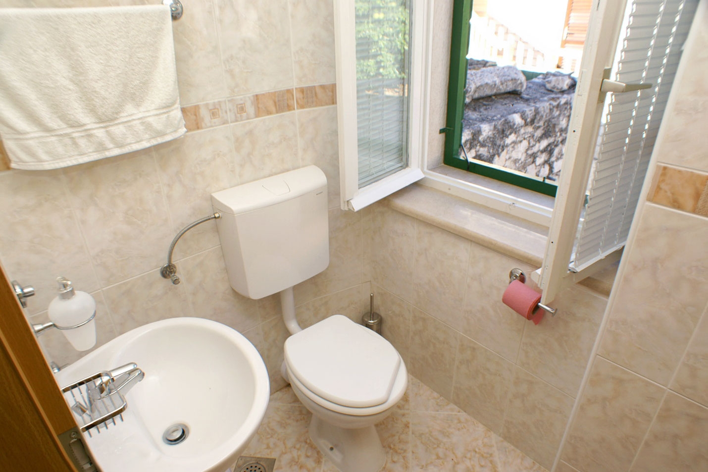Three bedroom house with terrace and sea view Sumartin, Brač  K