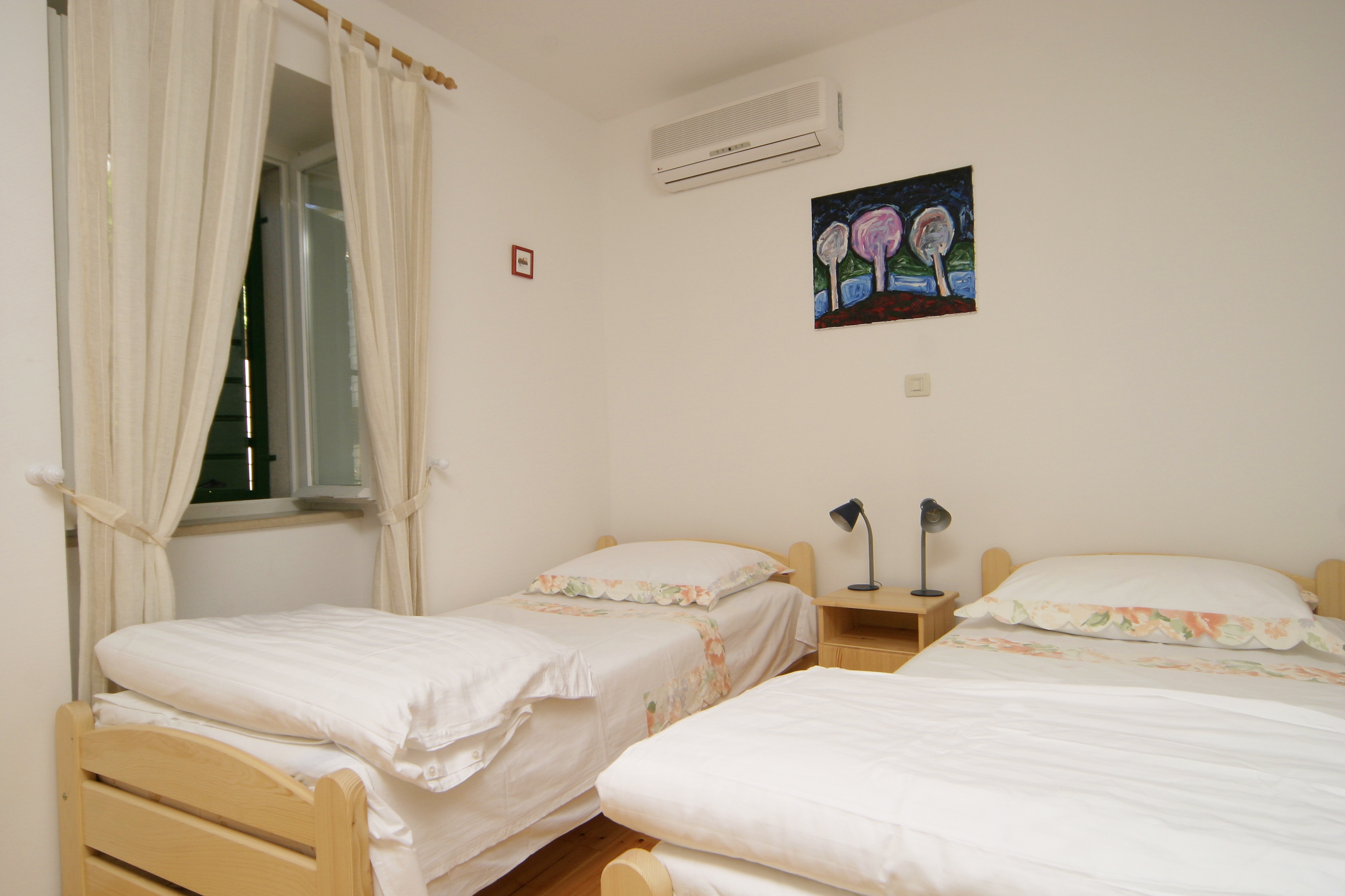 Three bedroom house with terrace and sea view Sumartin, Brač  K