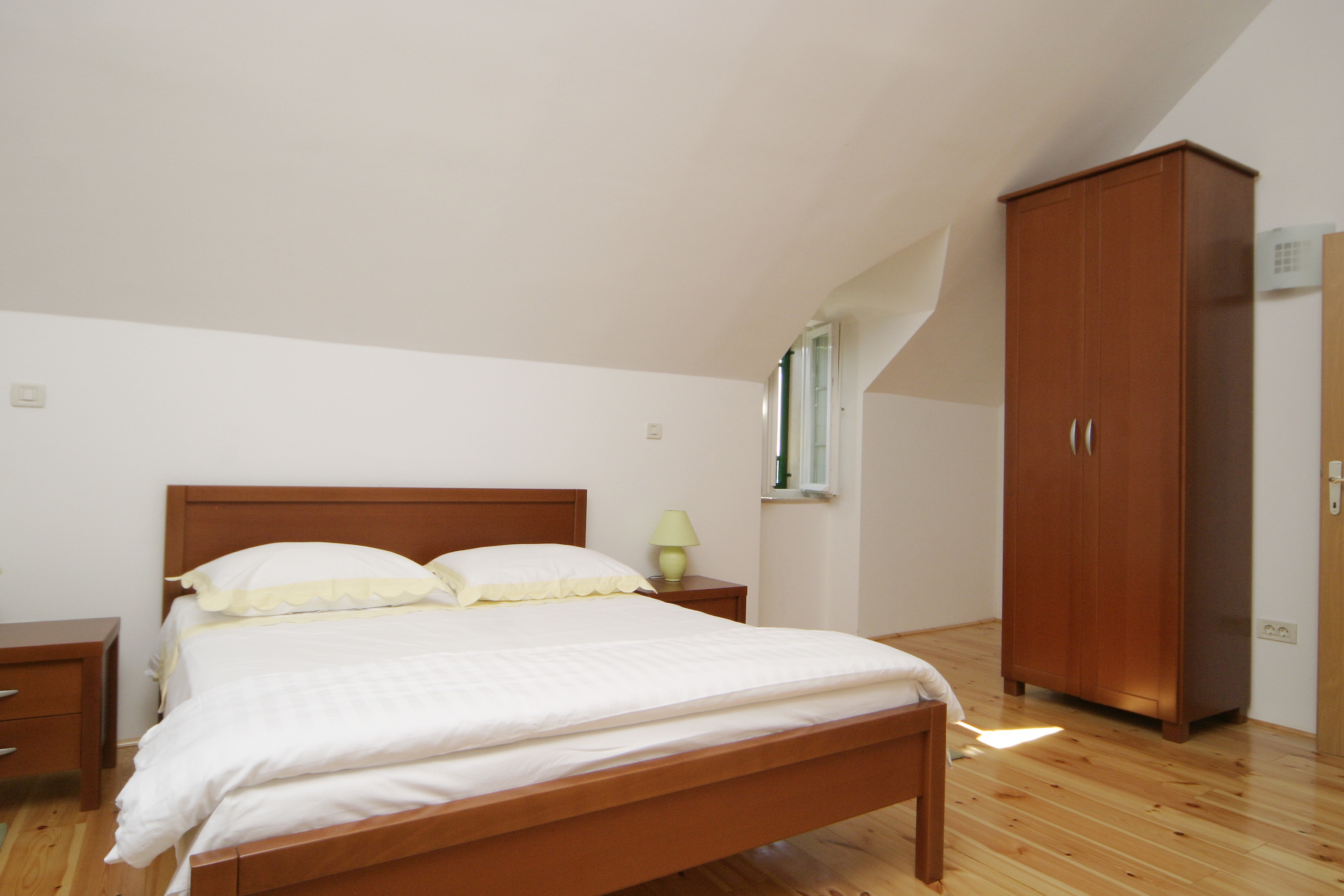 Three bedroom house with terrace and sea view Sumartin, Brač  K