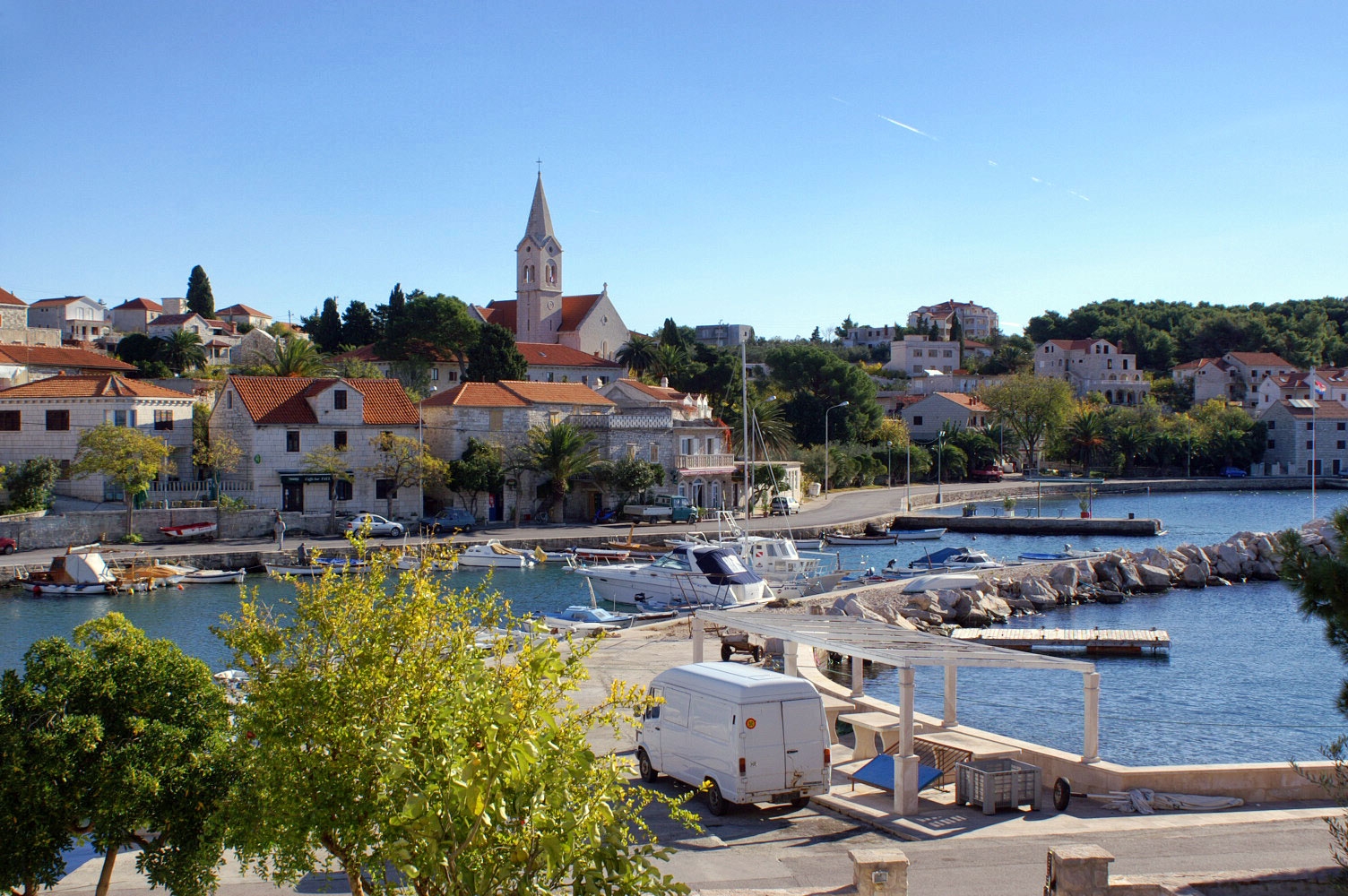 Three bedroom house with terrace and sea view Sumartin, Brač  K