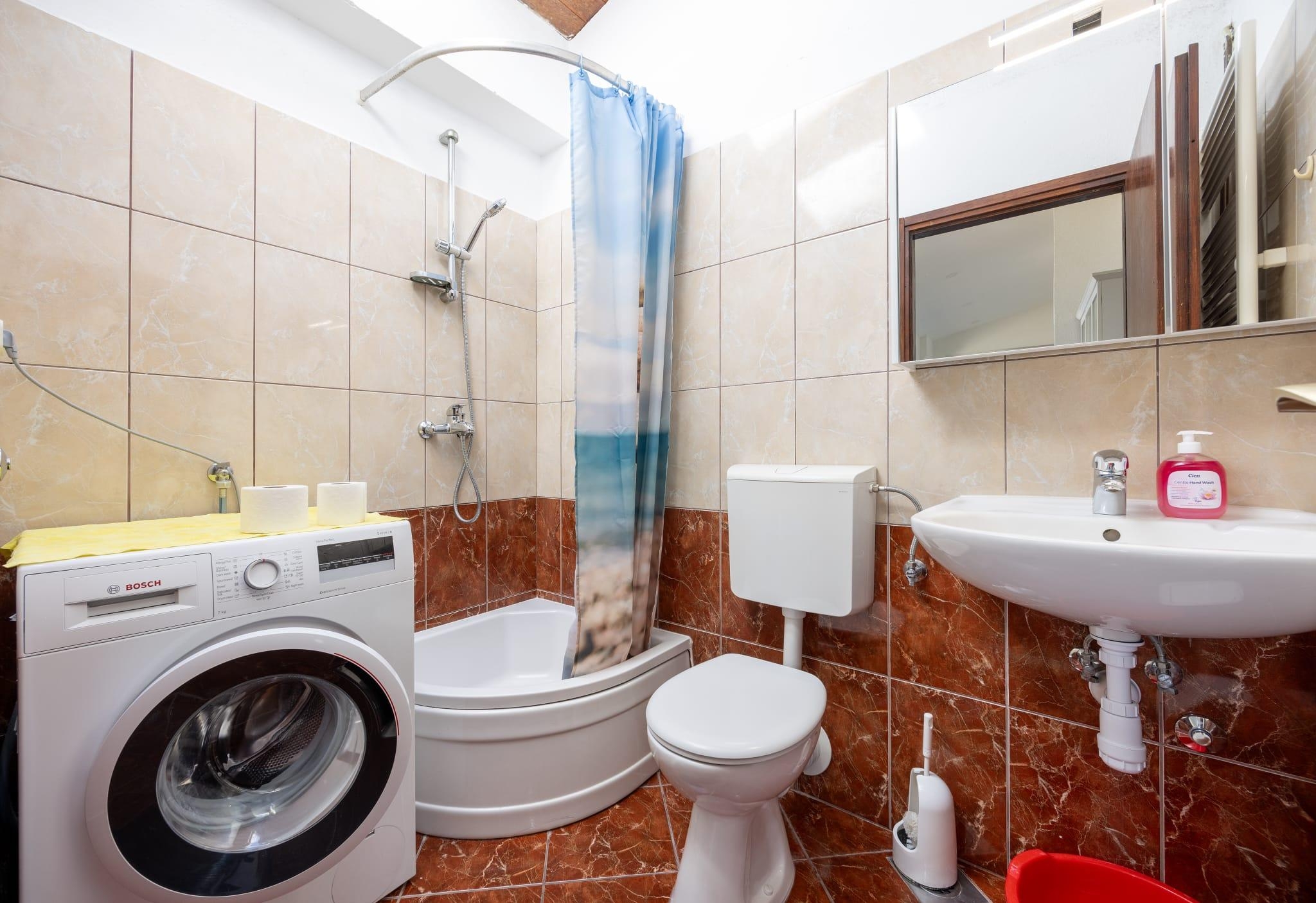 Two bedroom apartment near beach Igrane, Makarska  A-a