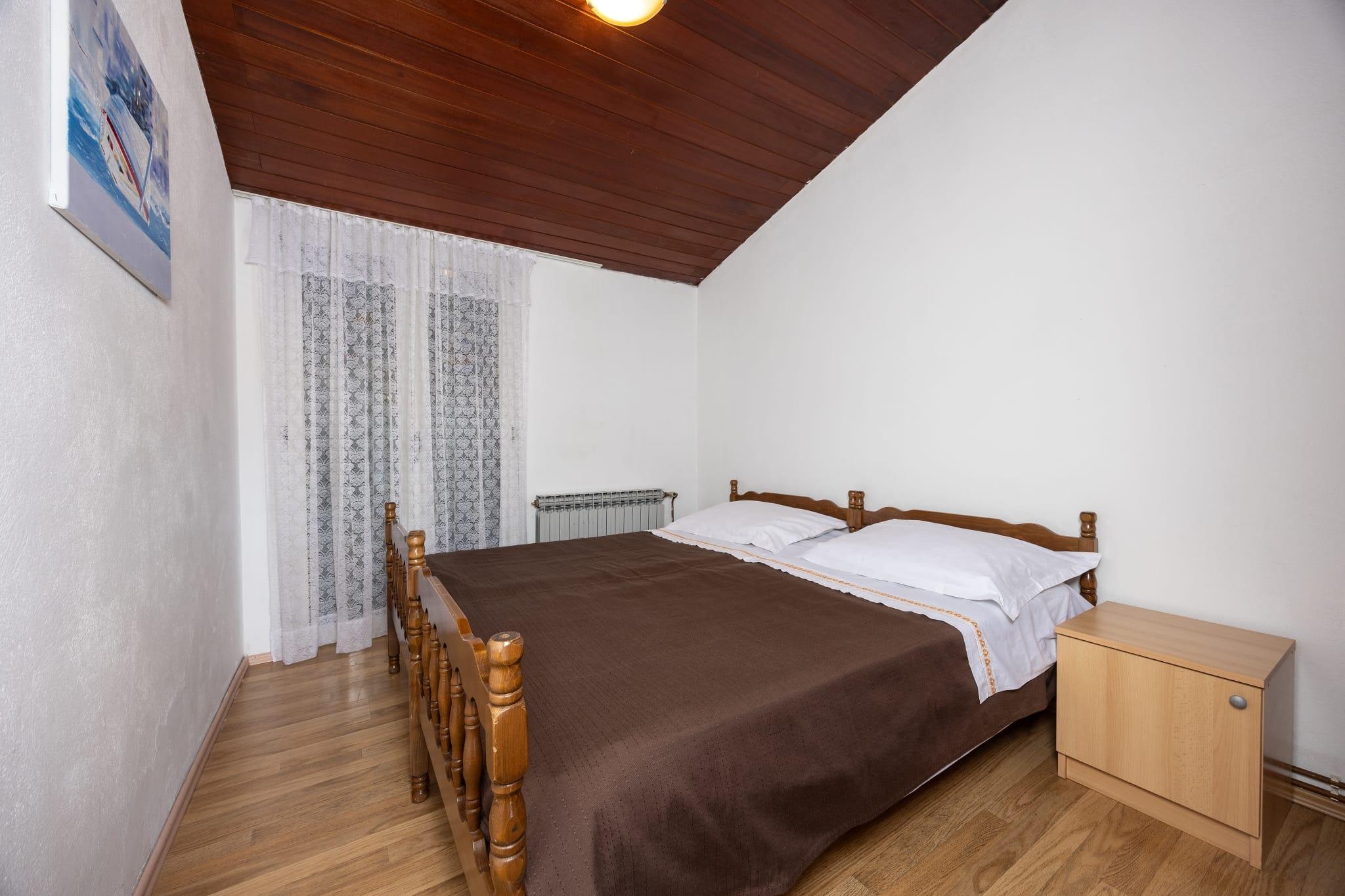 Two bedroom apartment near beach Igrane, Makarska  A-a