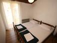 Slaapkamer 2 Igrane, Slaapkamer 2 in the apartment, (pet friendly) en WiFi.