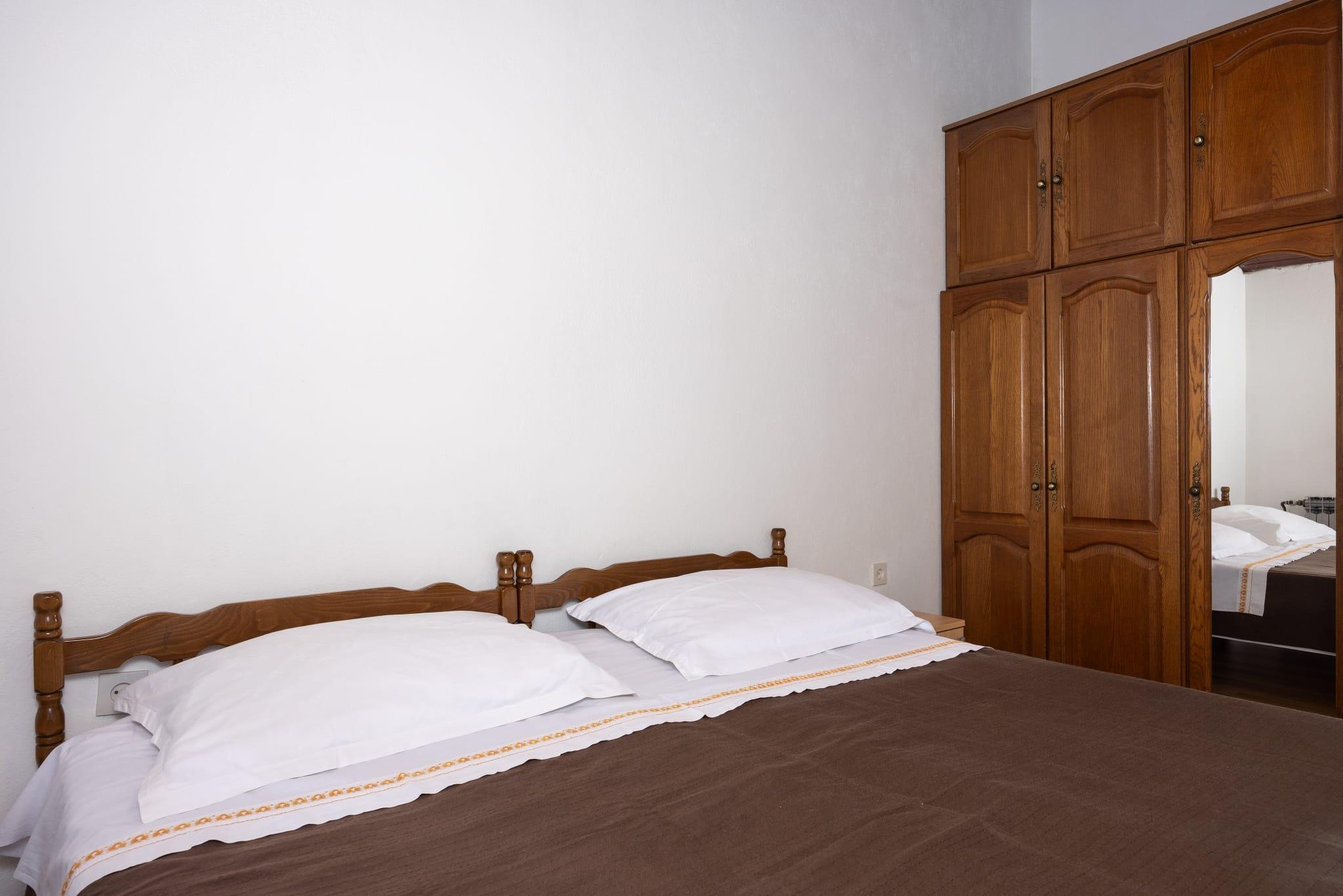 Two bedroom apartment near beach Igrane, Makarska  A-a