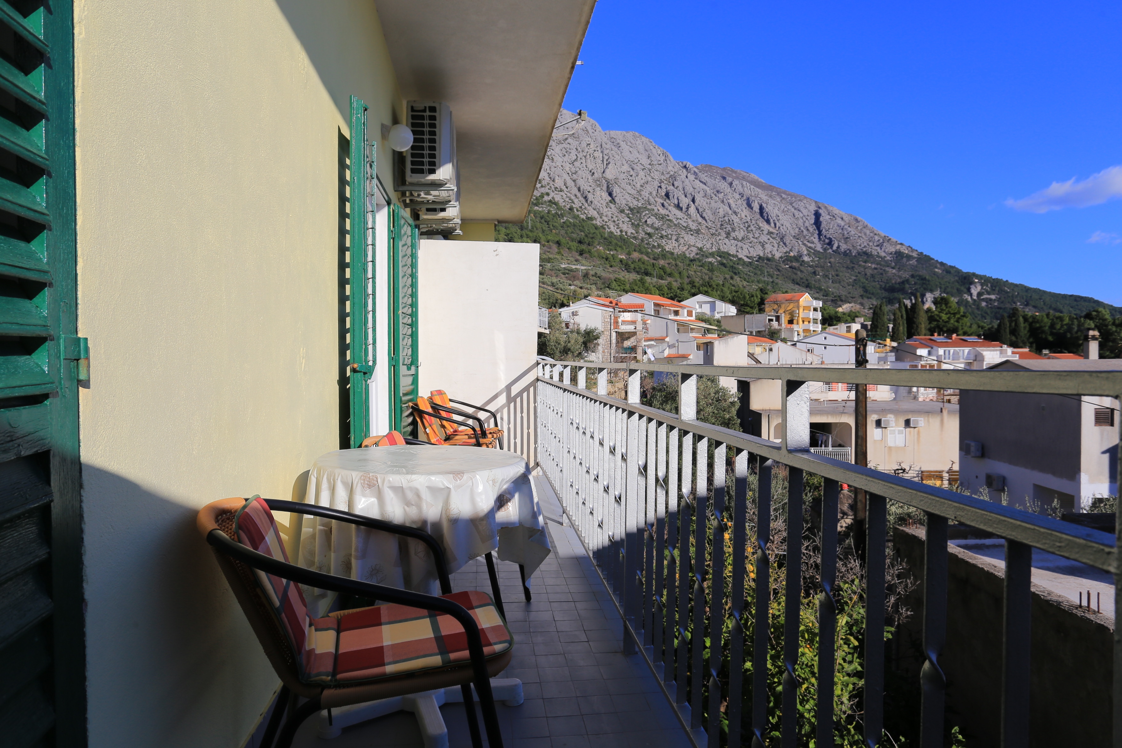 One bedroom apartment near beach Igrane, Makarska  A-b