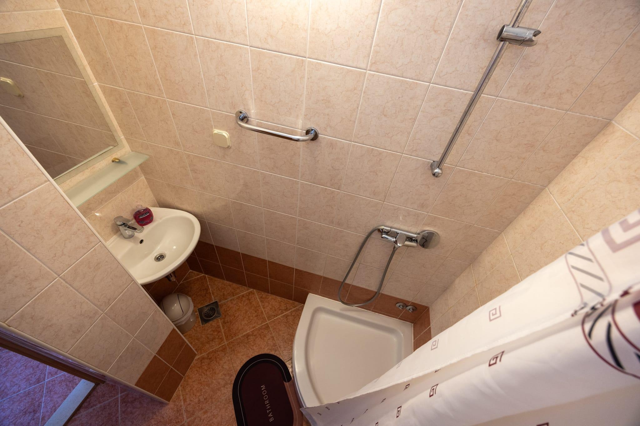 One bedroom apartment near beach Igrane, Makarska  A-b