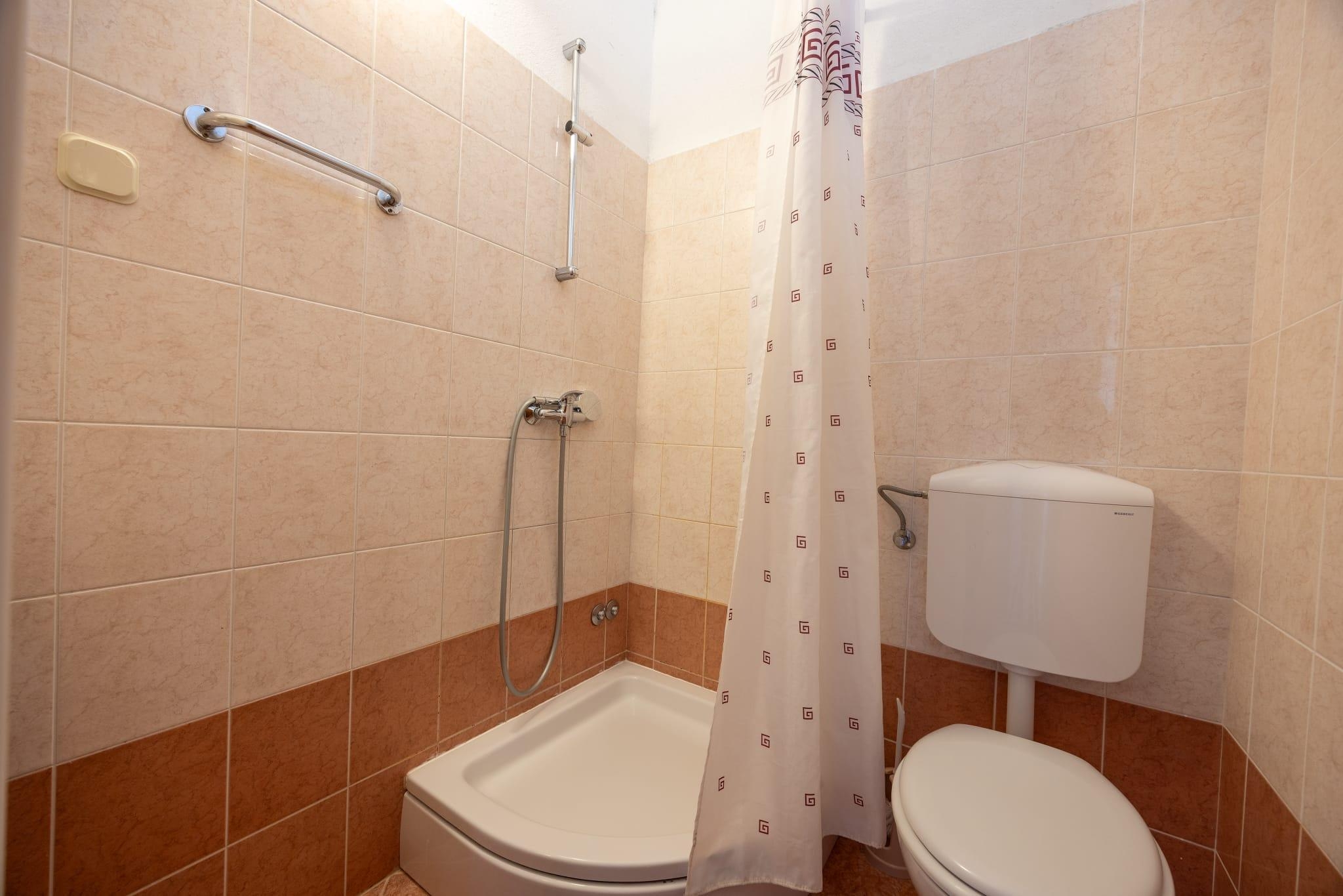 One bedroom apartment near beach Igrane, Makarska  A-b