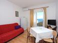 Igrane, Dining room in the apartment, air condition available, (pet friendly) and WiFi.