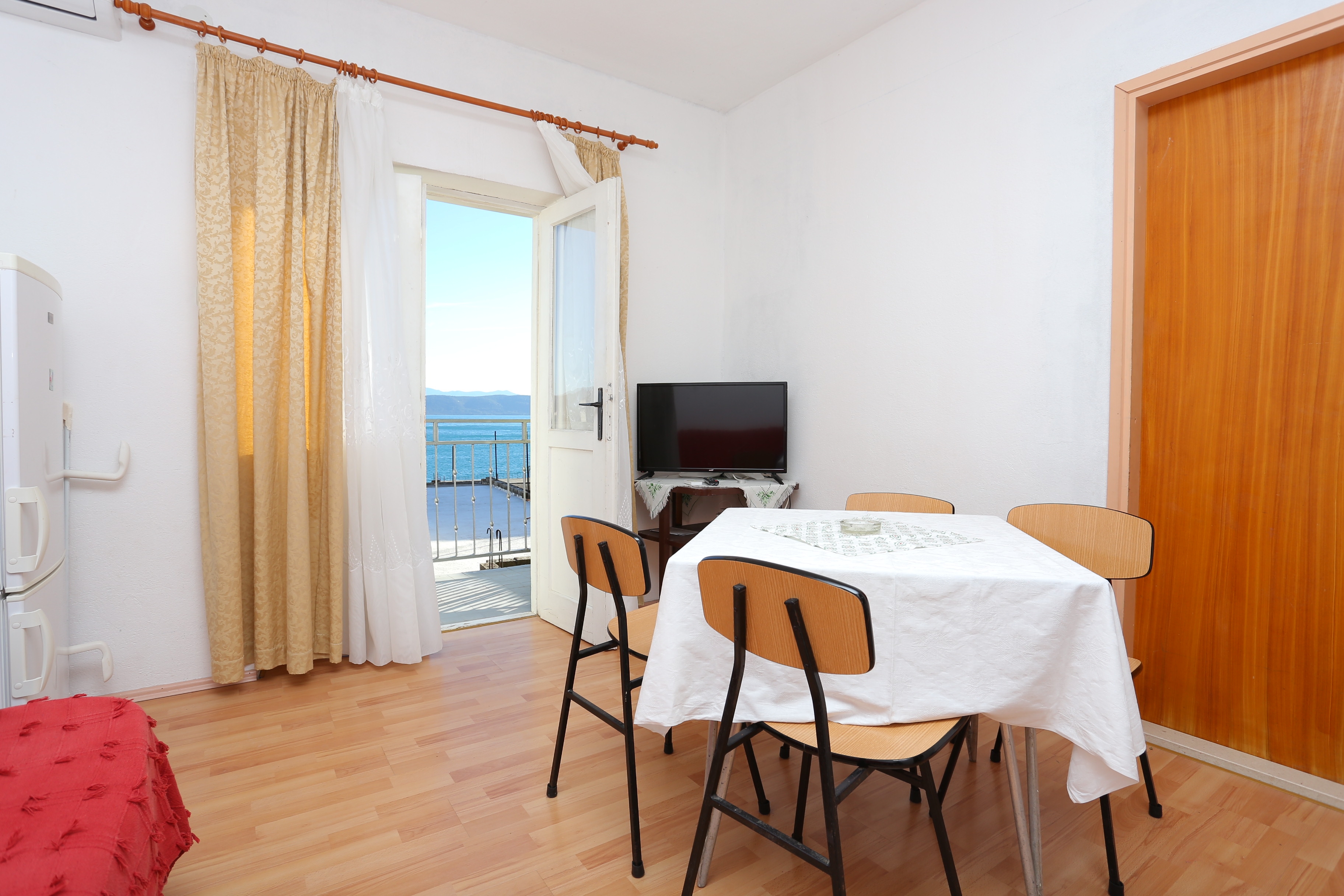 One bedroom apartment near beach Igrane, Makarska  A-b