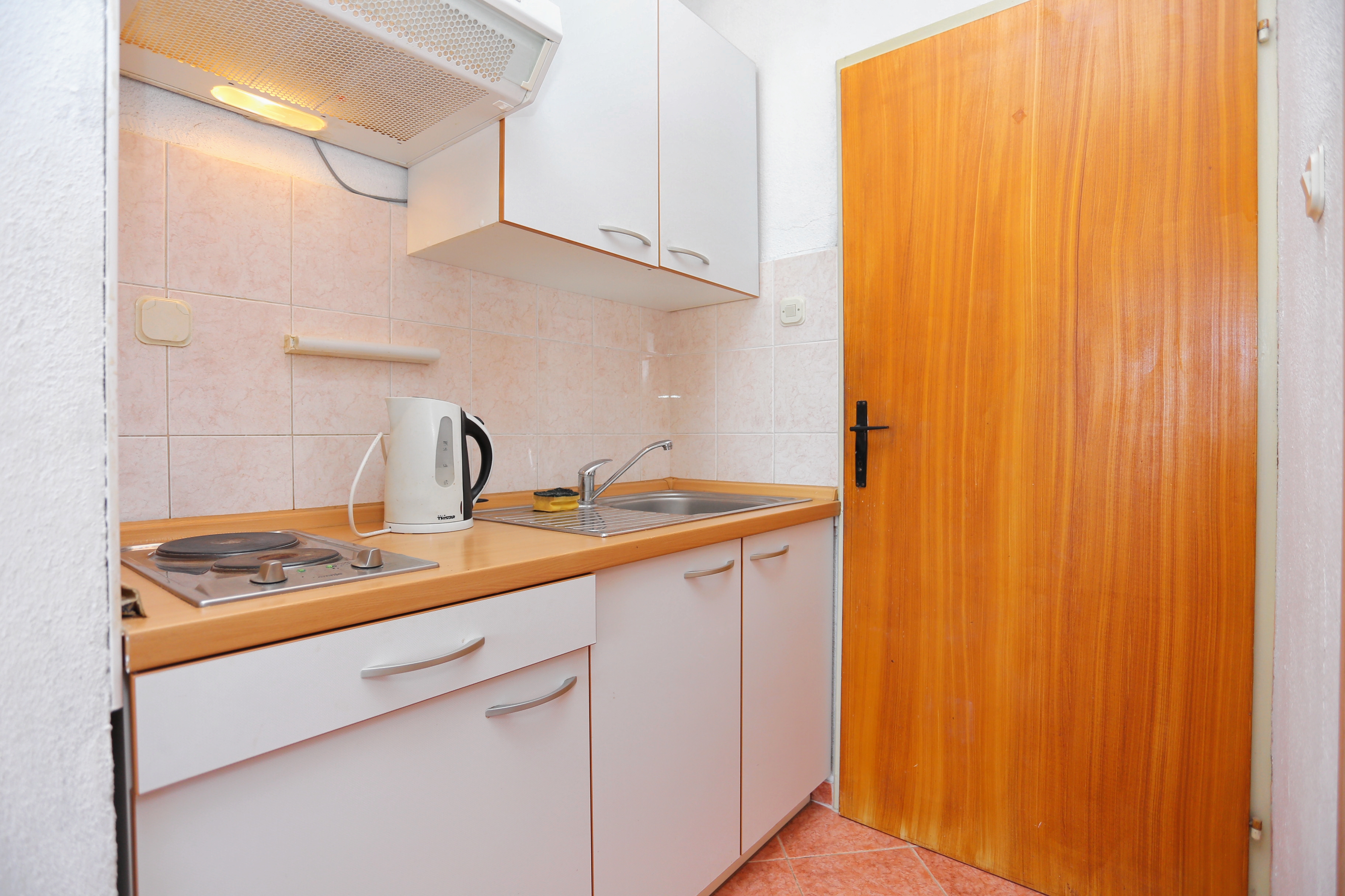 One bedroom apartment near beach Igrane, Makarska  A-b