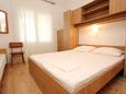 Pag, Bedroom in the studio-apartment, air condition available, (pet friendly) and WiFi.